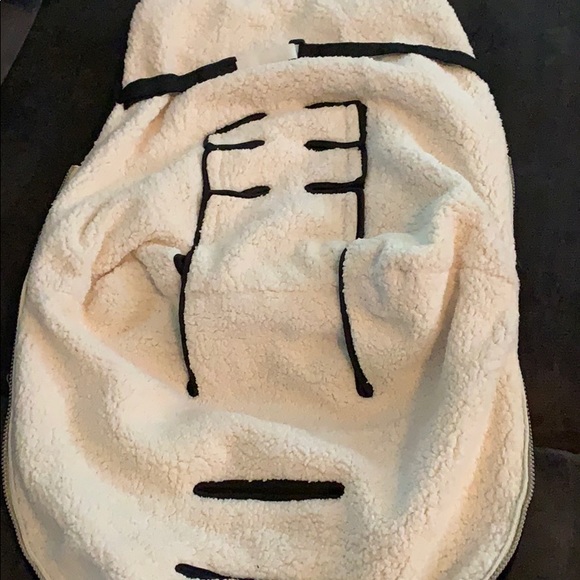 NWOT JJ COLE Bundle Me in-car-seat blanket. - Picture 4 of 5